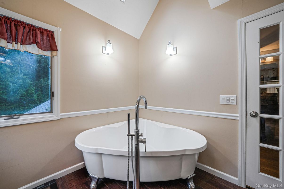 Bathroom, Free Standing Baths, Interior, Wood Texture Flooring