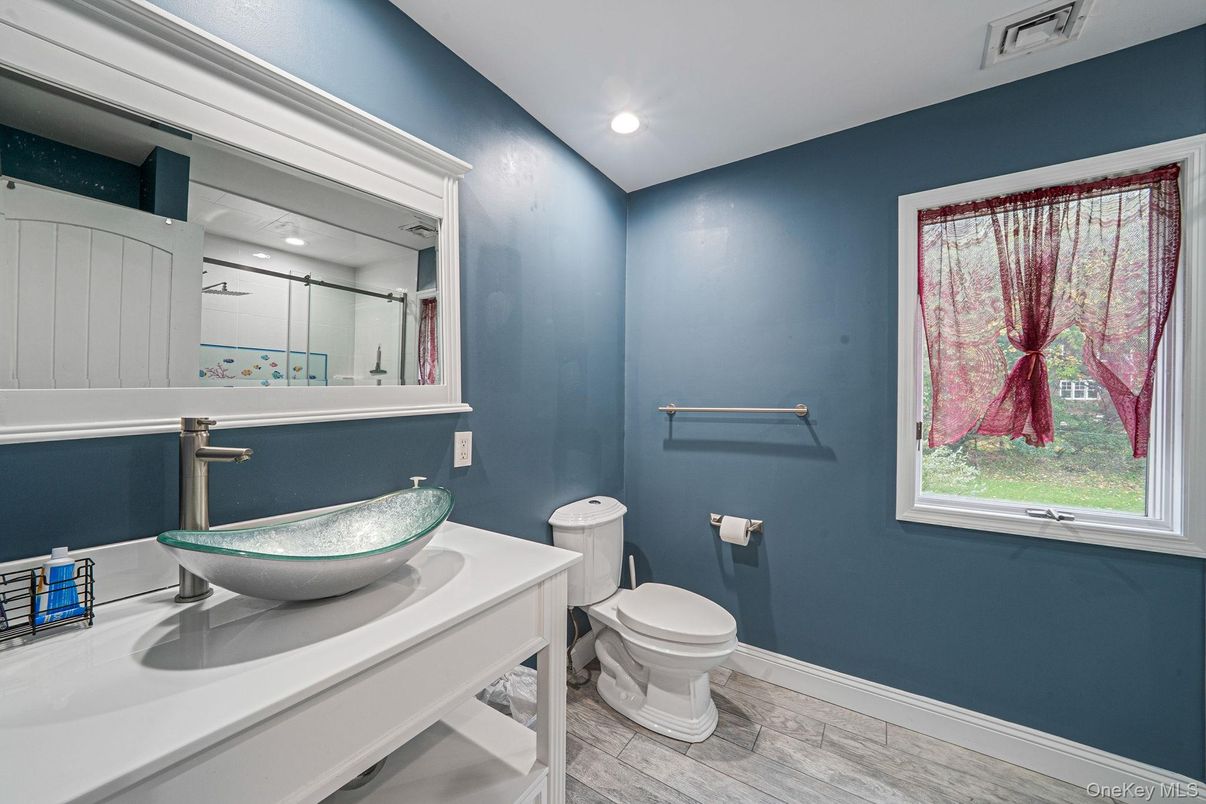 Bathroom, Interior, Recessed Lighting, Wood Texture Flooring