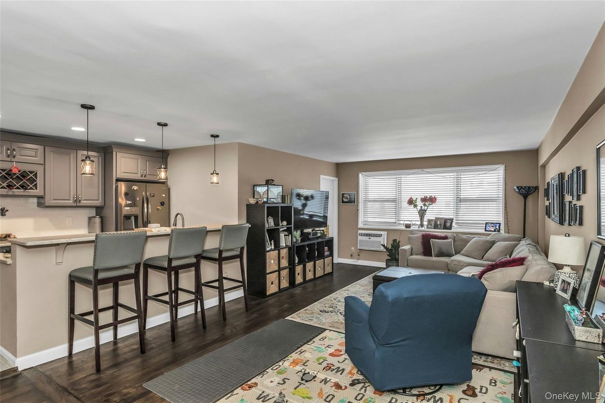 Interior, Kitchen, Living room, Pendant Lights, Recessed Lighting, Wood Texture Flooring