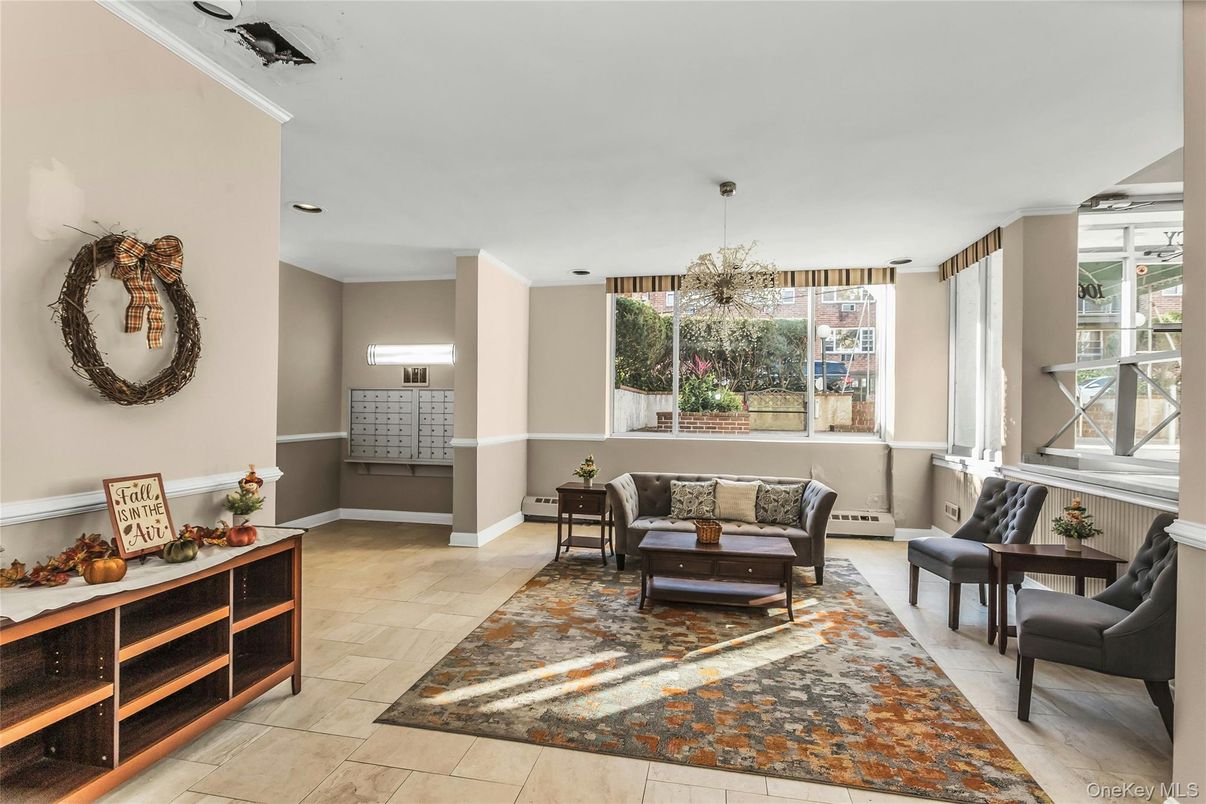 Interior, Living room, Pendant Lights, Recessed Lighting