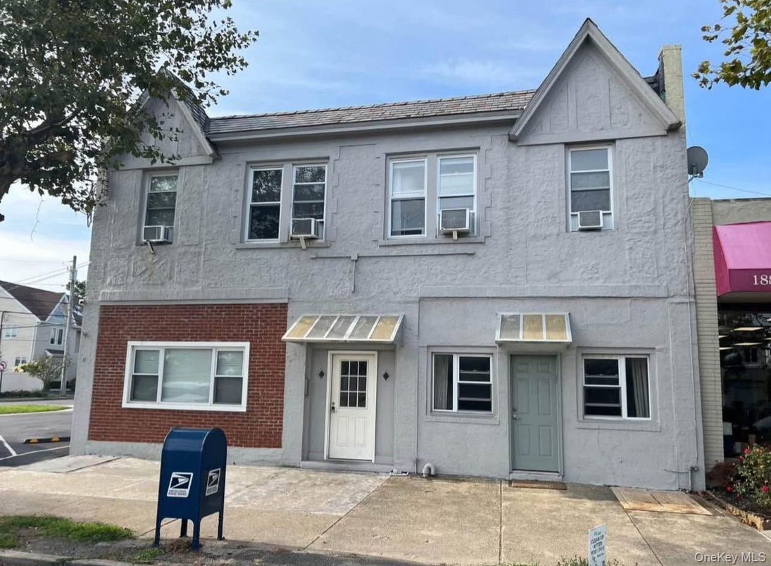 Exterior, Facade, Brick Facade, Georgian