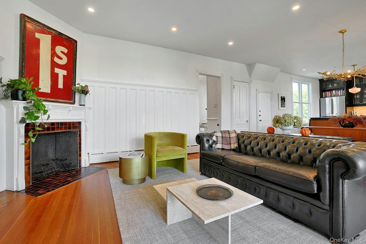 Fireplace, Interior, Living room, Pendant Lights, Recessed Lighting, Wood Texture Flooring