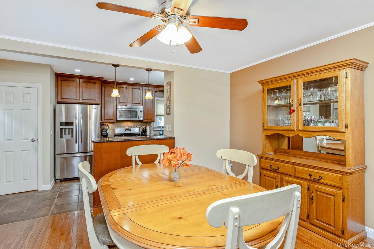 Dining room, Interior, Kitchen, Pendant Lights, Recessed Lighting, Stainless Steel Appliances, Wood Texture Flooring