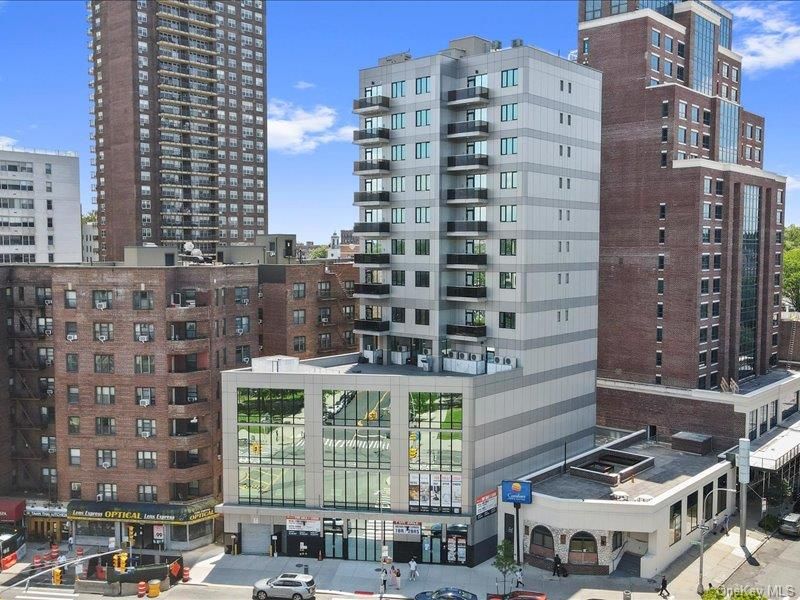 Exterior, Facade, Highrise
