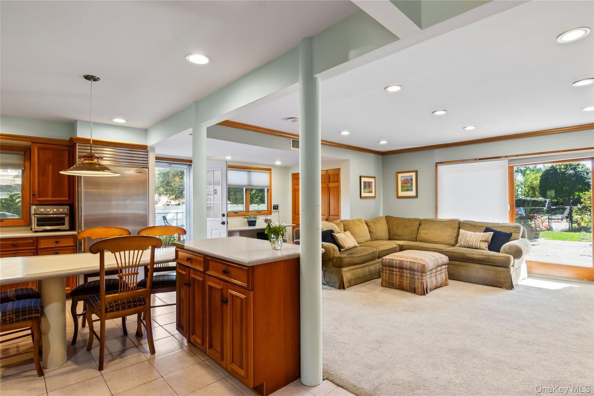 Dining room, Interior, Kitchen, Living room, Pendant Lights, Recessed Lighting, Stainless Steel Appliances