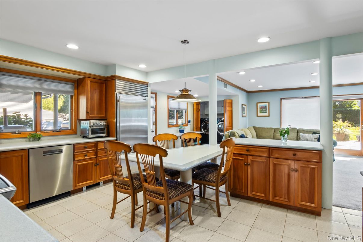 Dining room, Interior, Kitchen, Pendant Lights, Recessed Lighting, Stainless Steel Appliances