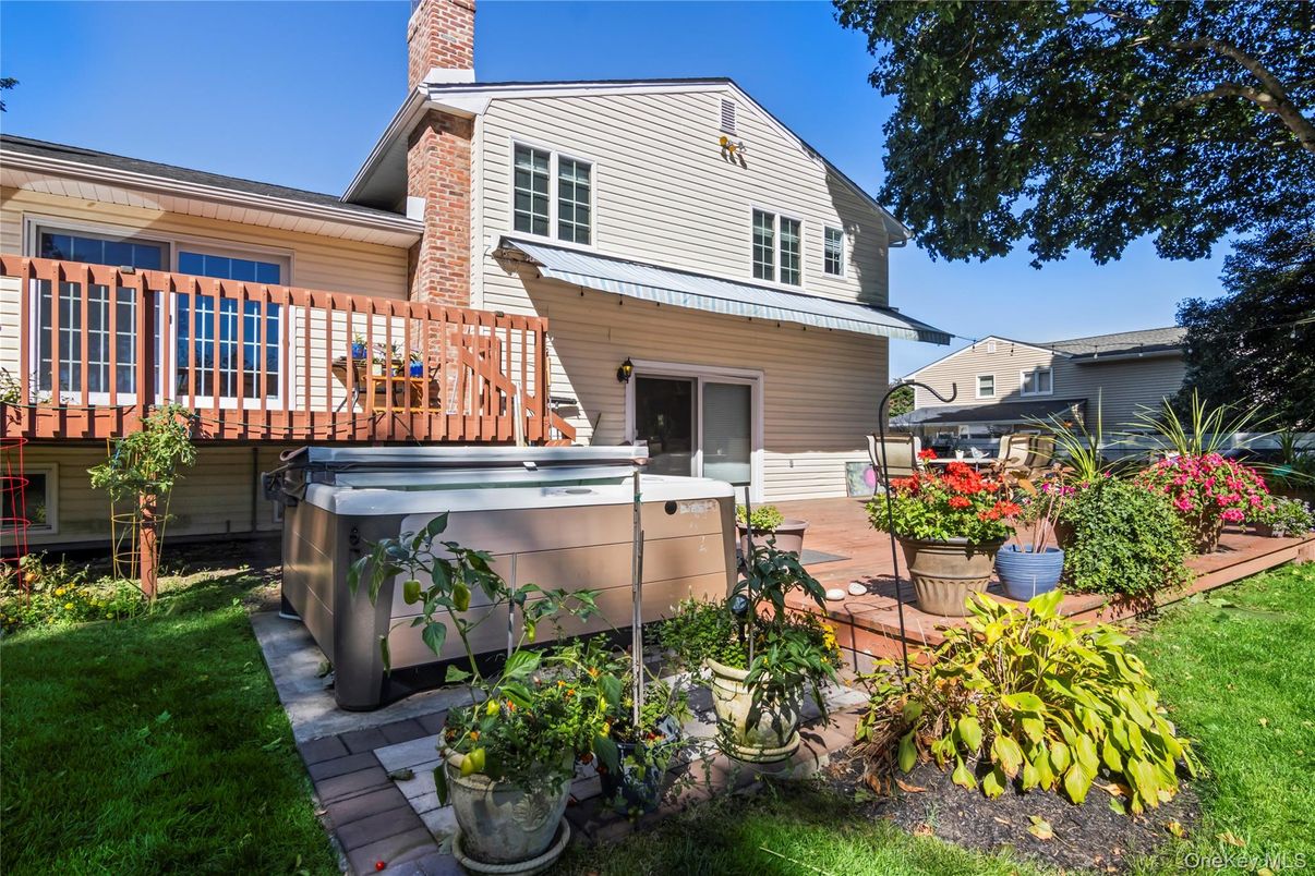 Exterior, Hot Tub