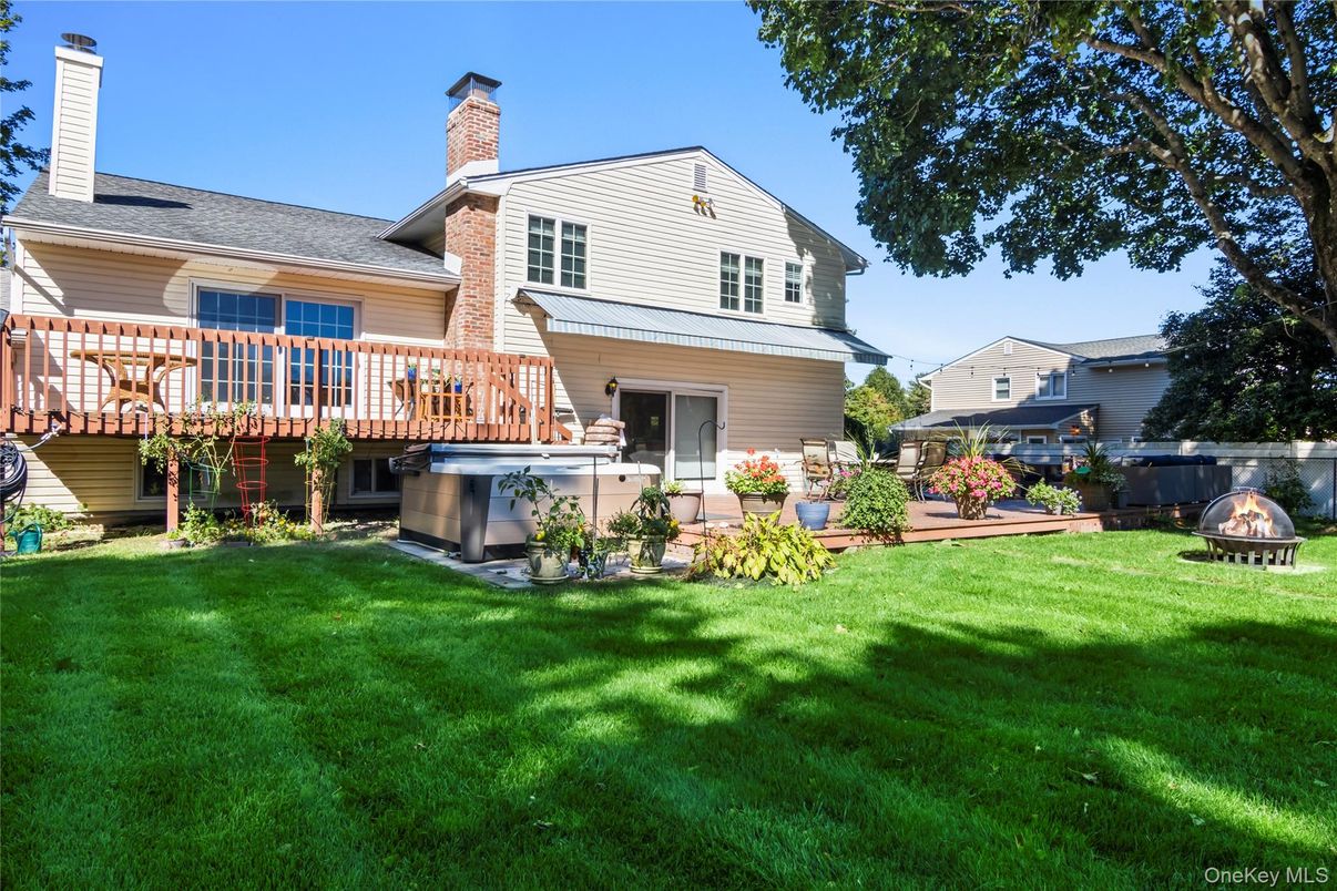 Backyard, Exterior, Hot Tub
