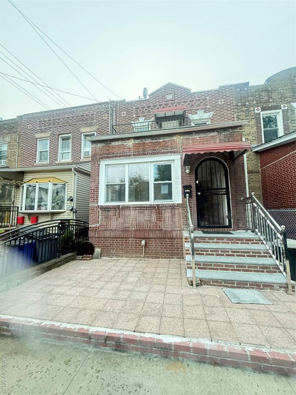 Exterior, Facade, Brick Facade, Rowhouse