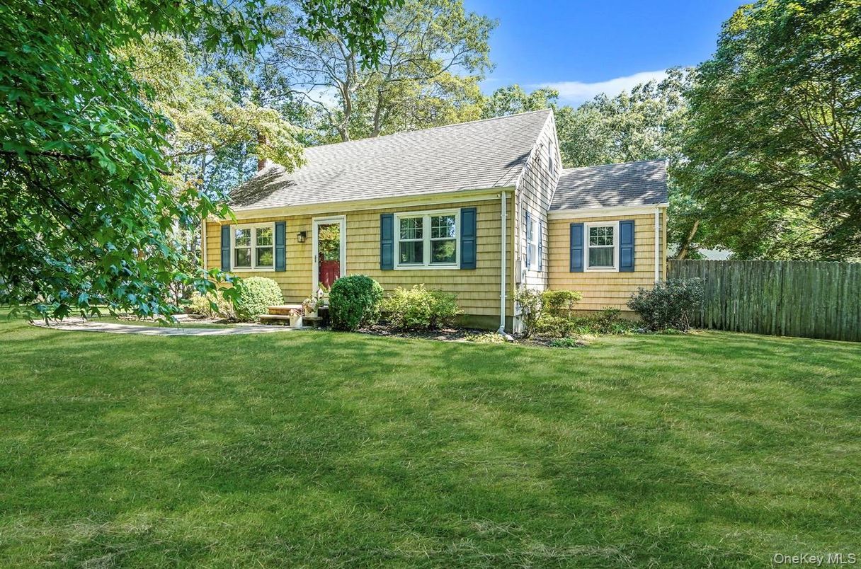 Exterior, Facade, Cape Cod