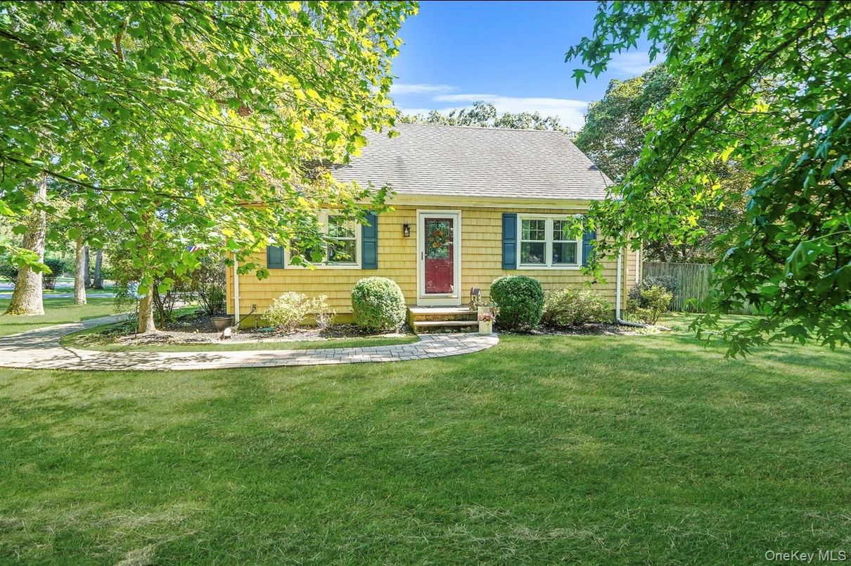 Exterior, Facade, Cape Cod