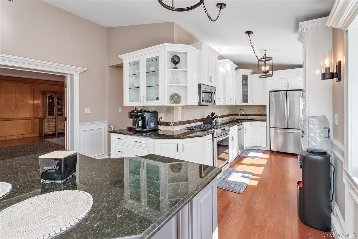 Interior, Kitchen, Pendant Lights, Wood Texture Flooring