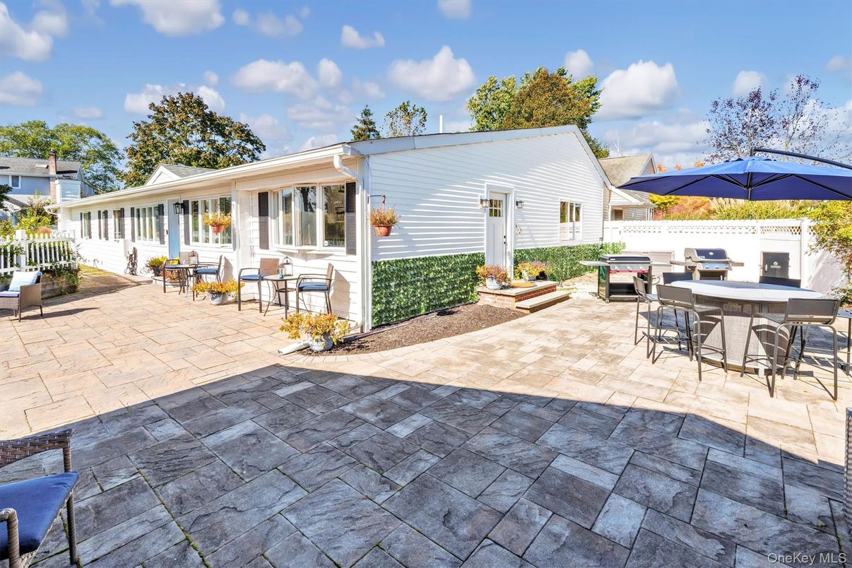 Exterior, Outdoor Kitchen