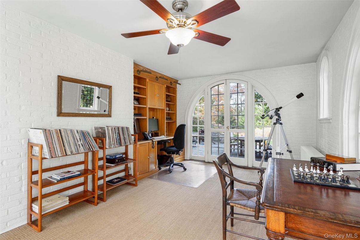 Home Office, Interior