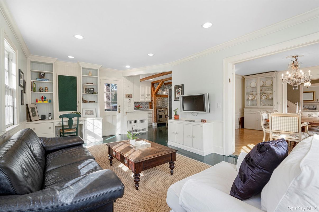 Chandelier, Dining room, Interior, Living room, Recessed Lighting, Wood Texture Flooring