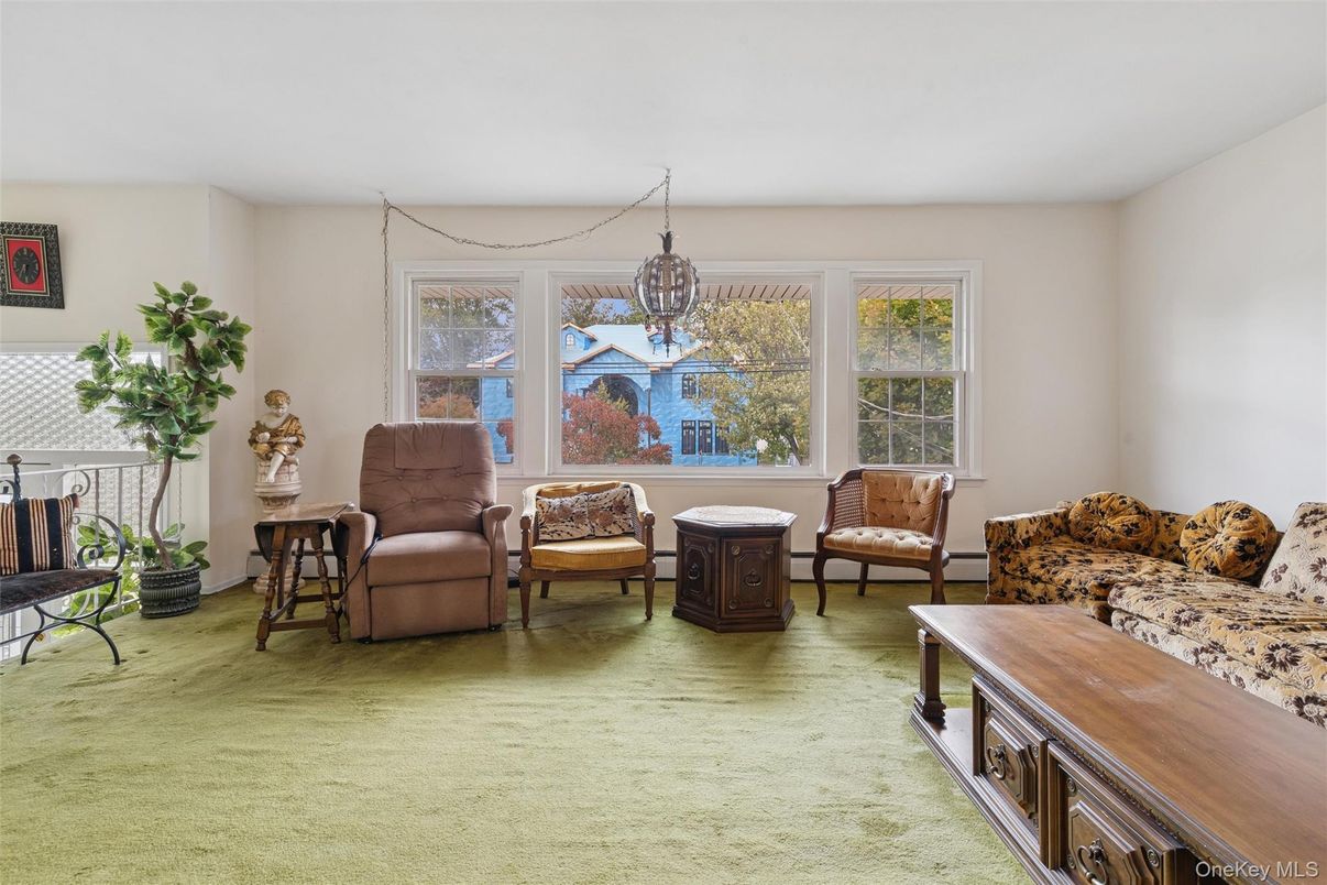 Chandelier, Interior, Living room