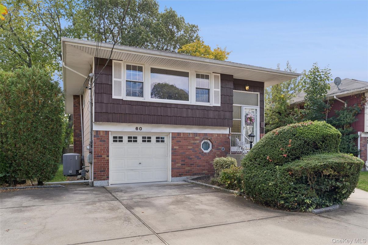 Attached, Exterior, Facade, Brick Facade, Raised Ranch