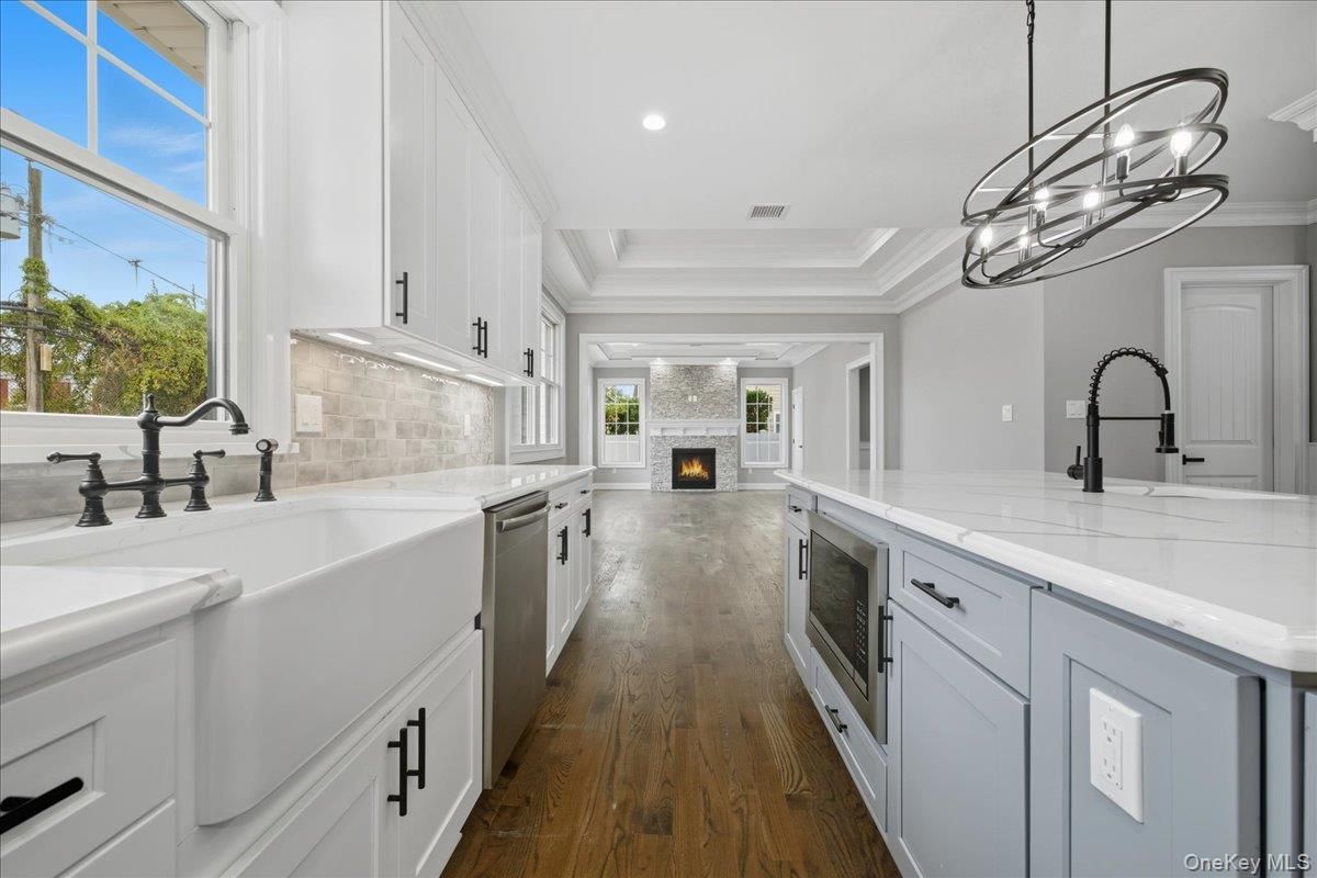 Fireplace, Interior, Kitchen, Pendant Lights, Recessed Lighting, Wood Texture Flooring