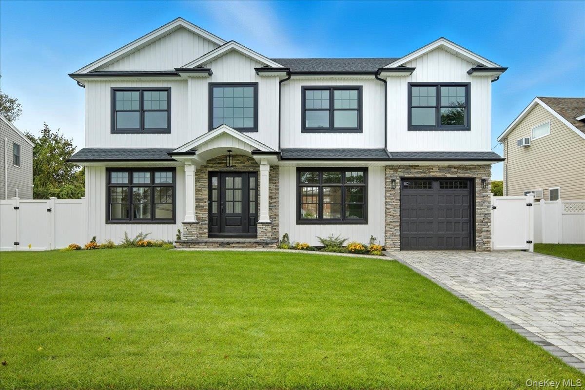 Attached, Exterior, Facade, Farmhouse