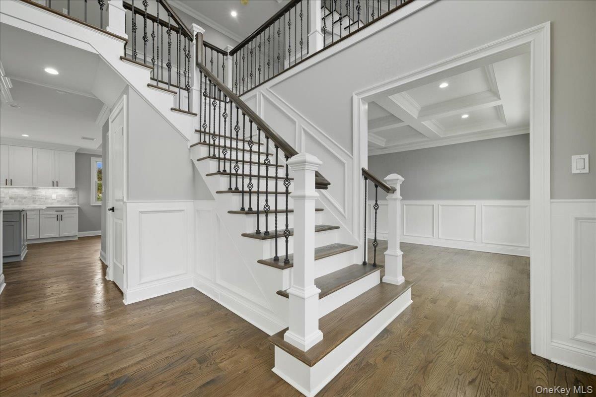 Interior, Recessed Lighting, Wood Texture Flooring