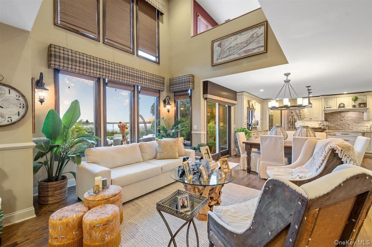 Chandelier, Dining room, Interior, Living room, Recessed Lighting, Wood Texture Flooring