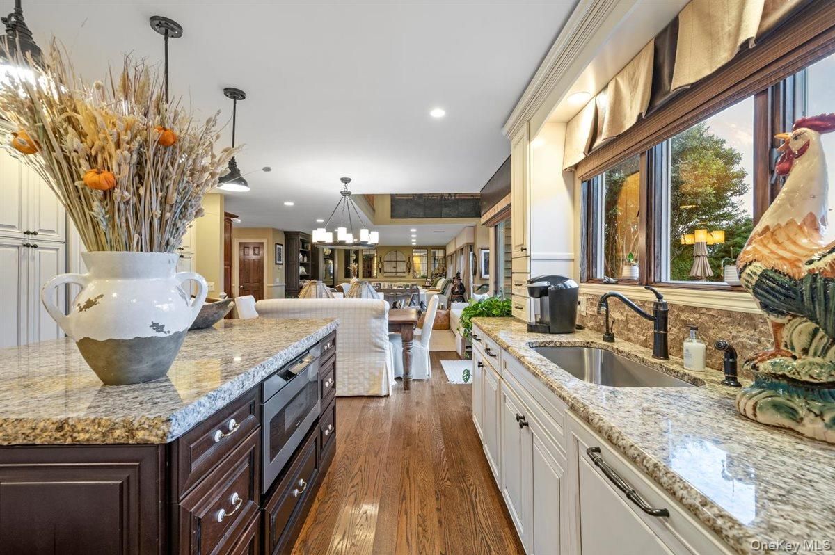 Chandelier, Dining room, Interior, Kitchen, Pendant Lights, Recessed Lighting, Wood Texture Flooring
