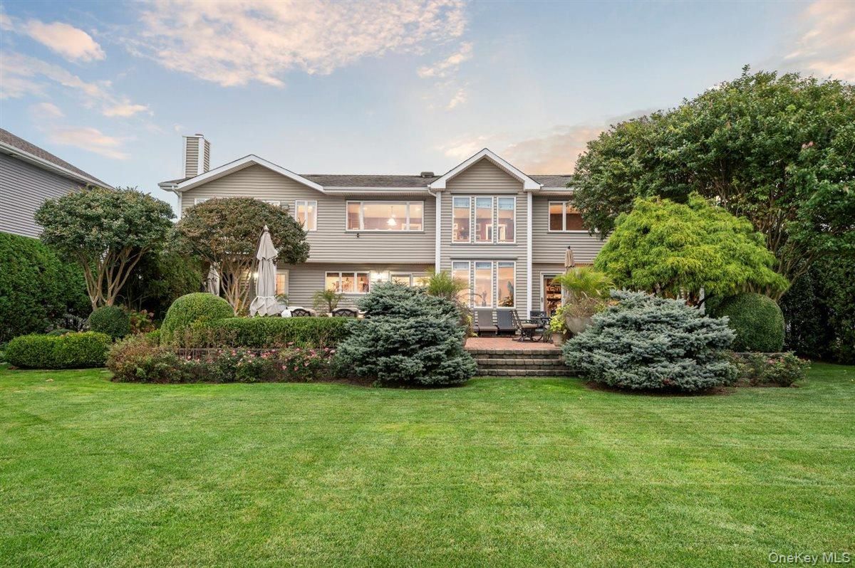 Backyard, Exterior, Facade, Raised Ranch