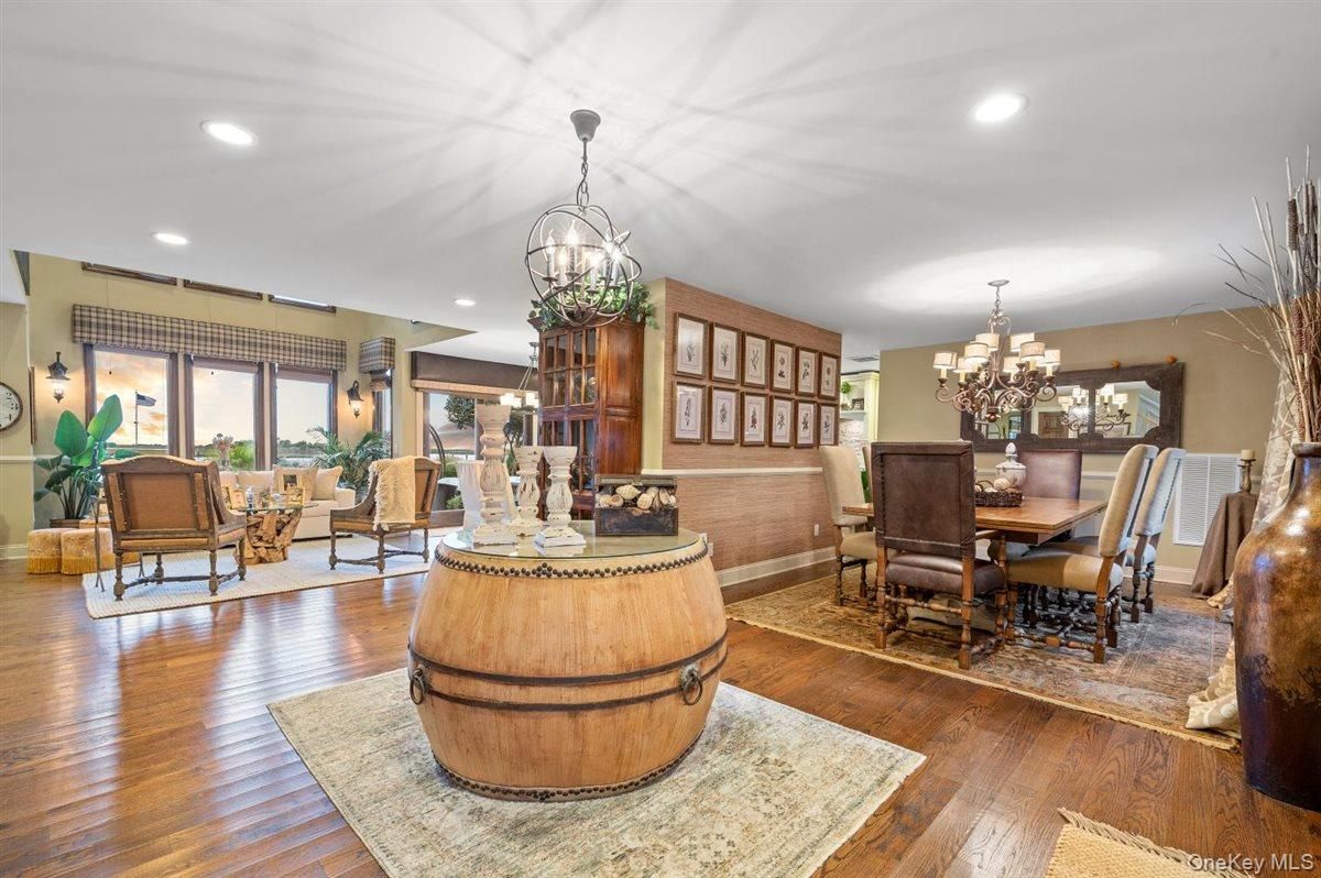 Chandelier, Dining room, Interior, Living room, Recessed Lighting, Wood Texture Flooring