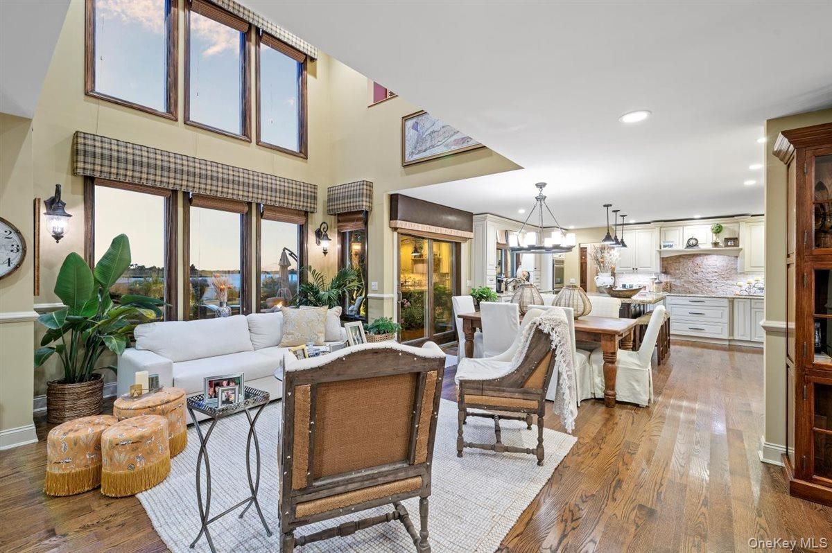 Dining room, Interior, Kitchen, Living room, Pendant Lights, Recessed Lighting, Wood Texture Flooring