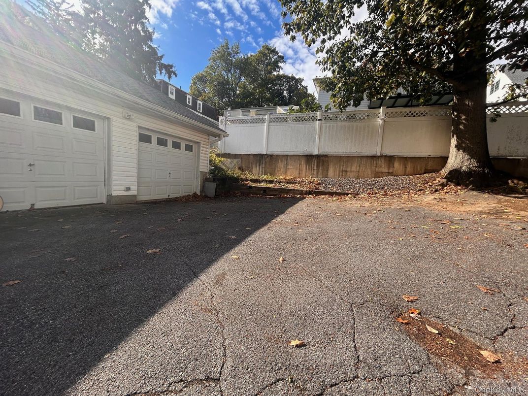 Detached Garage, Exterior