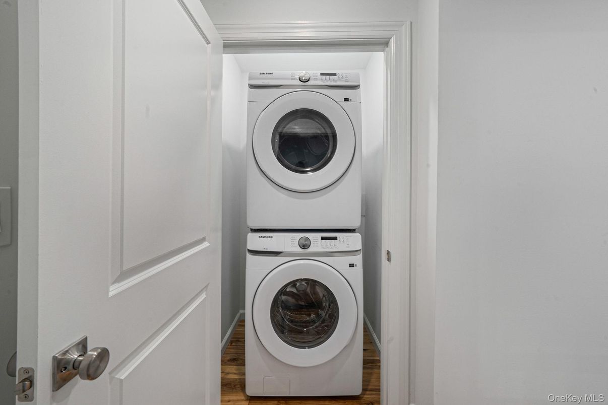 Interior, Utility Closets, Washer, Wood Texture Flooring