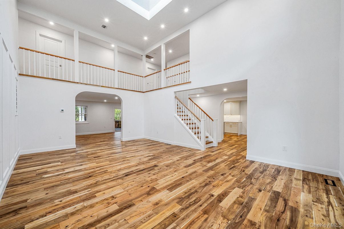 Interior, Recessed Lighting, Wood Texture Flooring