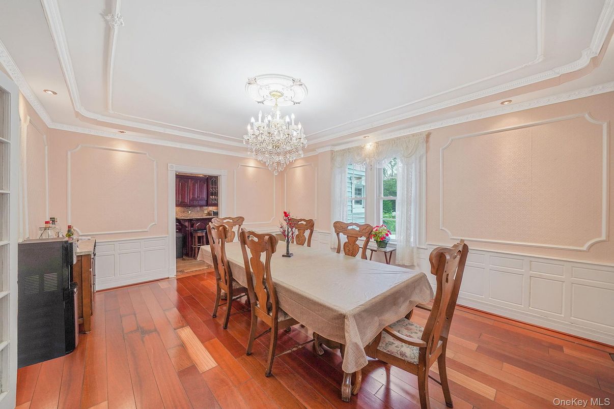 Chandelier, Dining room, Interior, Recessed Lighting, Wood Texture Flooring