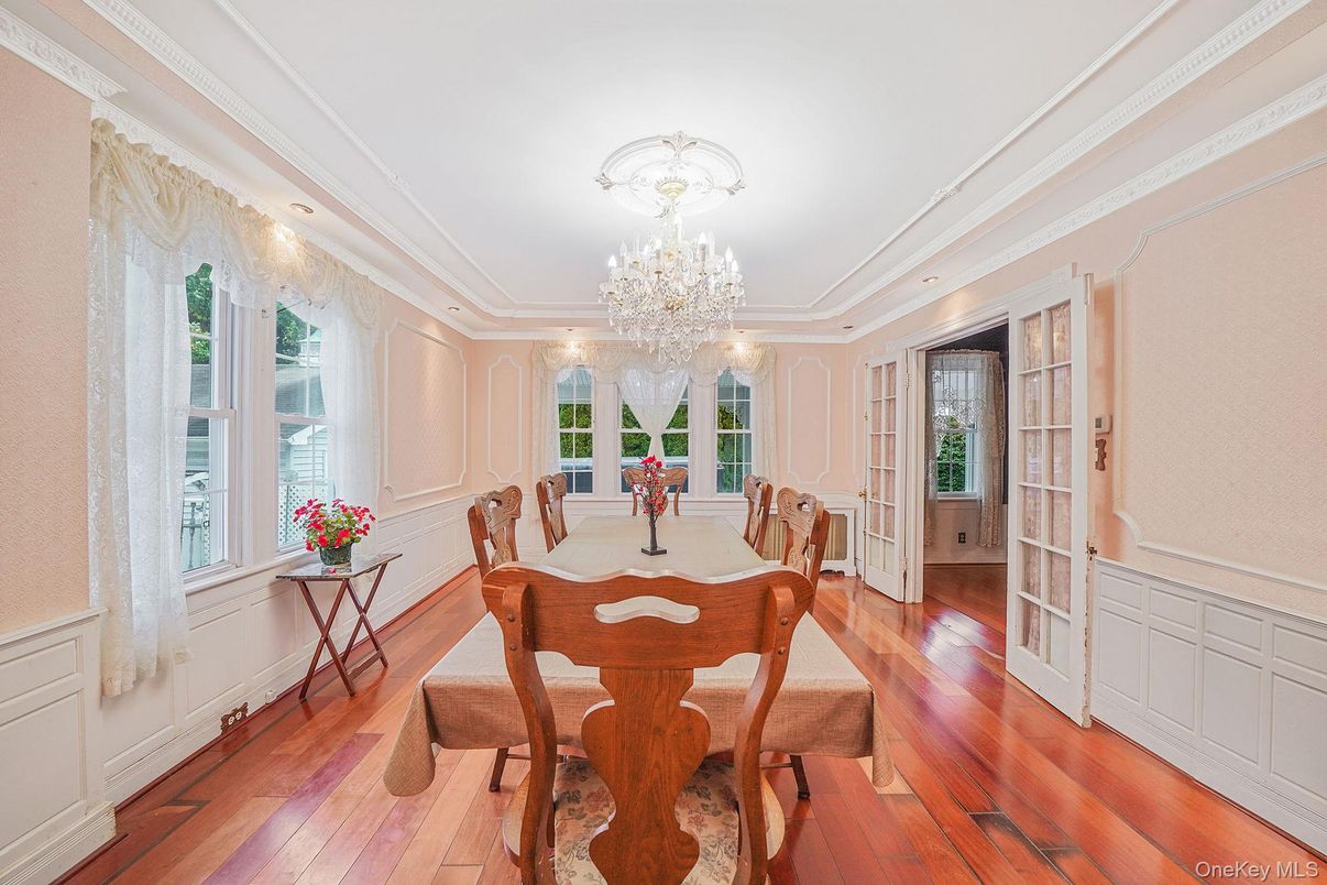 Chandelier, Dining room, Interior, Recessed Lighting, Wood Texture Flooring