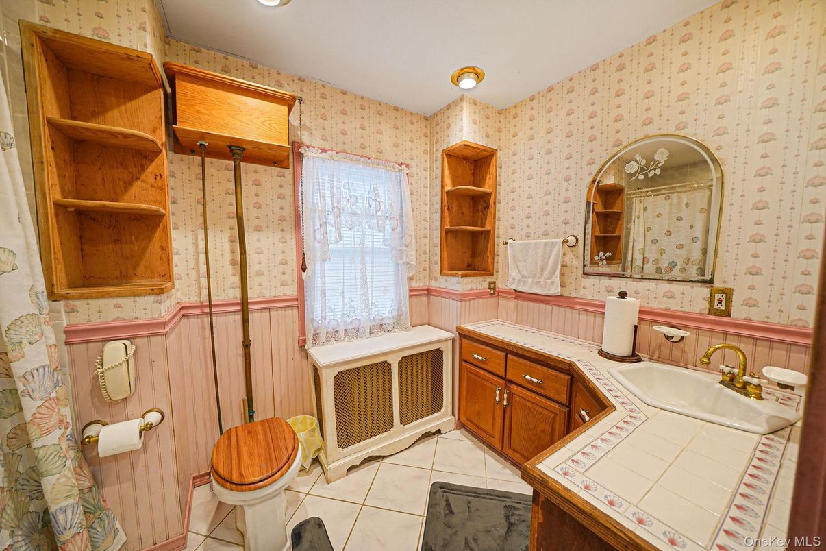 Bathroom, Interior, Recessed Lighting, Tile Countertops