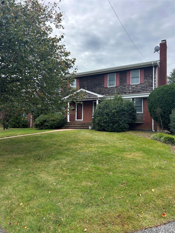 Backyard, Exterior, Facade, Brick Facade, Raised Ranch