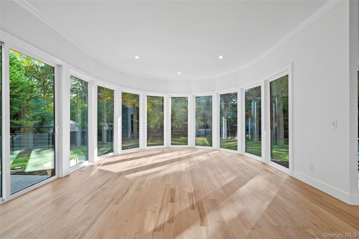 Interior, Recessed Lighting, Sun Room, Wood Texture Flooring