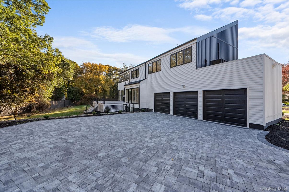 Attached, Exterior, Facade, Modern