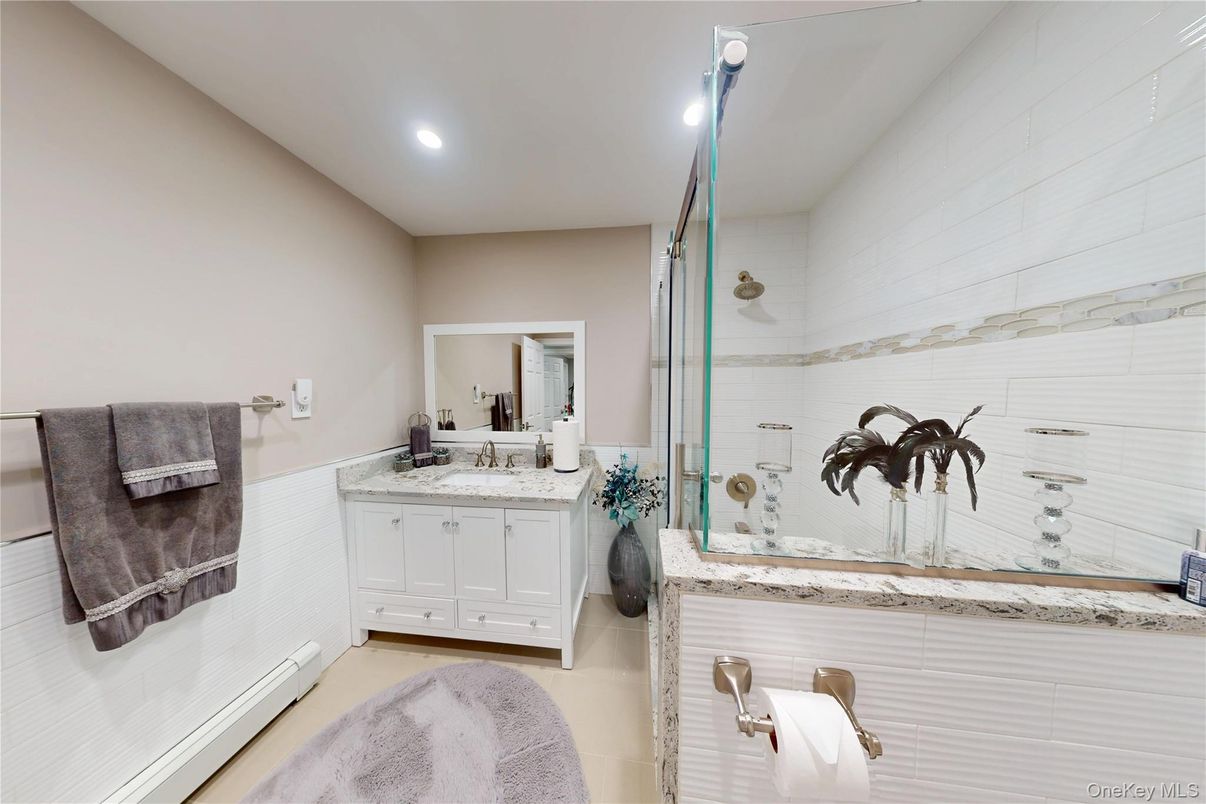 Bathroom, Interior, Recessed Lighting