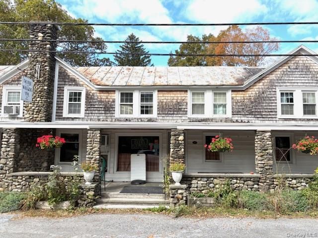 Exterior, Facade, Cape Cod