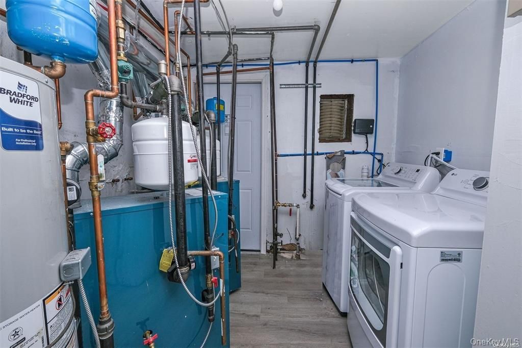 Interior, Washer, Wood Texture Flooring