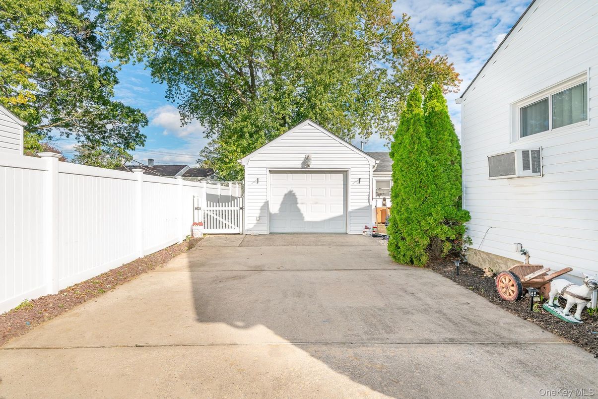 Detached Garage, Exterior