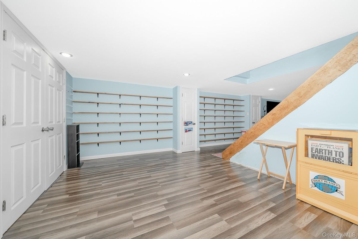 Interior, Recessed Lighting, Wood Texture Flooring