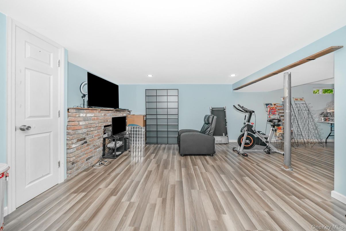 Fitness Equipment, Interior, Recessed Lighting, Stone Walls, Wood Texture Flooring