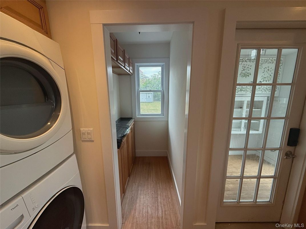 Interior, Utility Closets, Washer, Wood Texture Flooring
