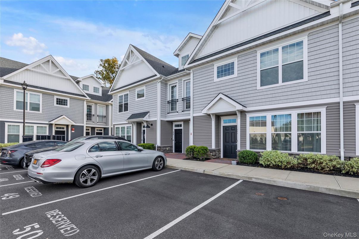 Exterior, Facade, Rowhouse
