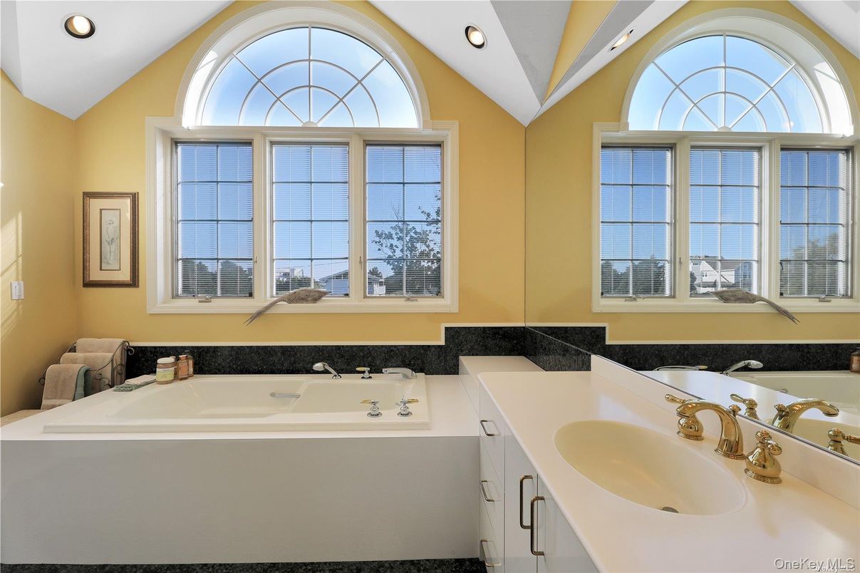 Bathroom, Interior, Recessed Lighting