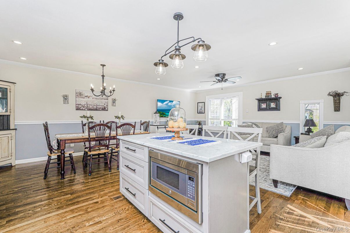 Chandelier, Dining room, Interior, Kitchen, Living room, Recessed Lighting, Wood Texture Flooring
