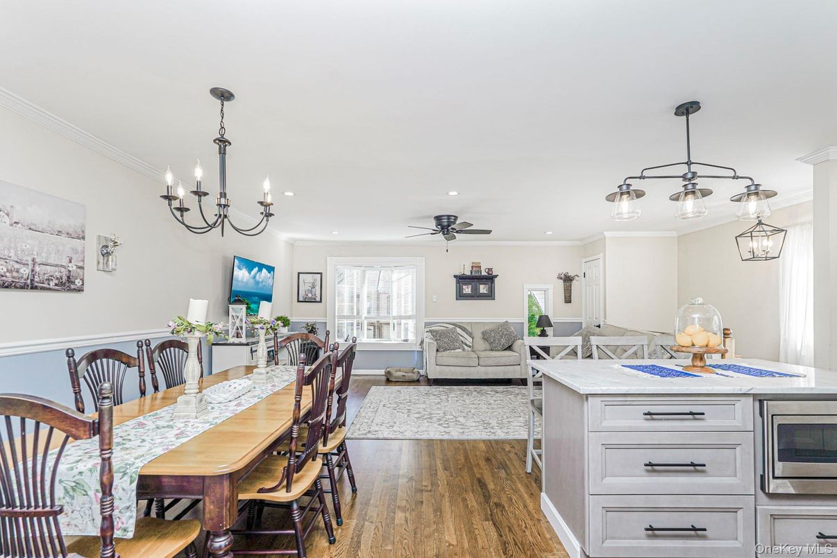 Chandelier, Dining room, Interior, Living room, Pendant Lights, Recessed Lighting, Wood Texture Flooring