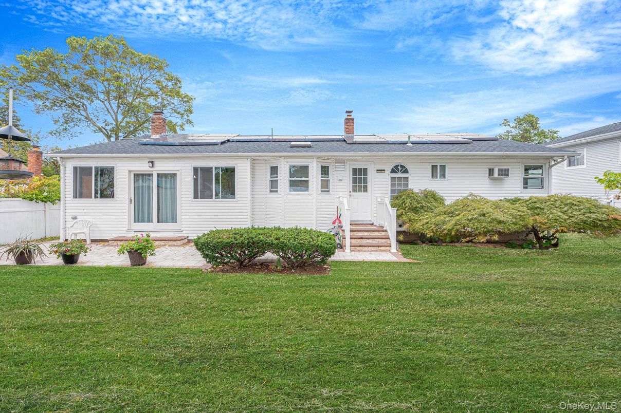 Backyard, Exterior, Facade, Ranch